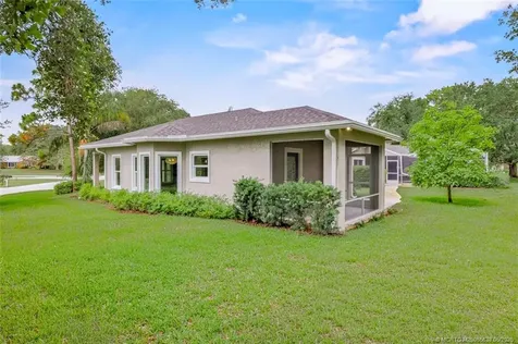 2671 NE Pinecrest Lakes Boulevard Jensen Beach FL 34957