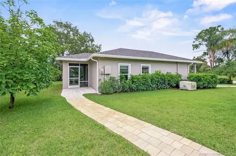 2671 NE Pinecrest Lakes Boulevard Jensen Beach FL 34957