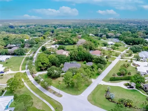 2671 NE Pinecrest Lakes Boulevard Jensen Beach FL 34957