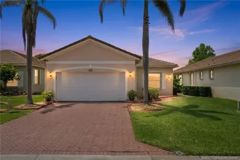 723 SW Rocky Bayou Terrace Port St Lucie FL 34986