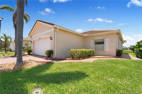 723 SW Rocky Bayou Terrace Port St Lucie FL 34986