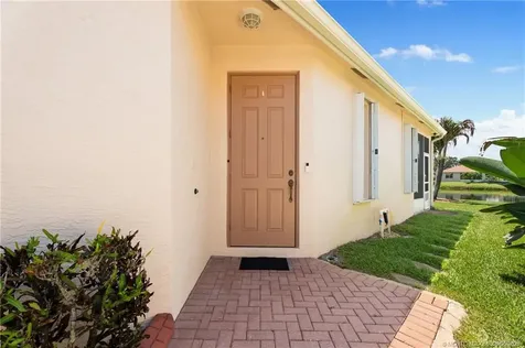 723 SW Rocky Bayou Terrace Port St Lucie FL 34986