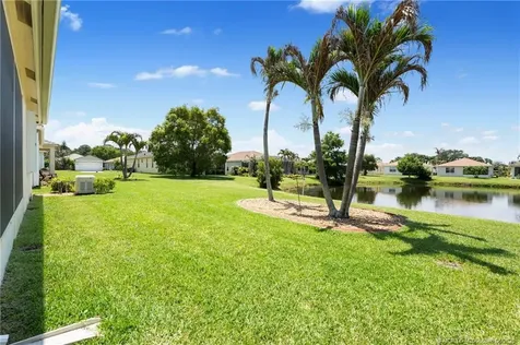 723 SW Rocky Bayou Terrace Port St Lucie FL 34986