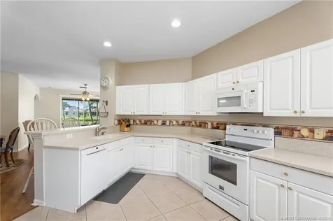 723 SW Rocky Bayou Terrace Port St Lucie FL 34986