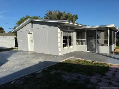 3277 SE Birch Avenue Stuart FL 34997