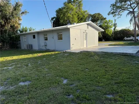 3277 SE Birch Avenue Stuart FL 34997