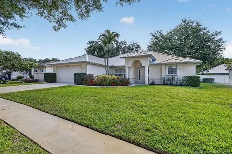 8253 Sandpine Circle Port St Lucie FL 34952