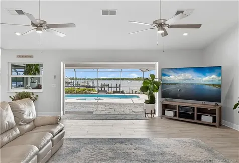 1007 SE Kitching Cove Lane Port St Lucie FL 34952