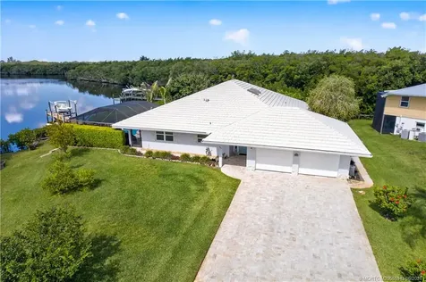 1007 SE Kitching Cove Lane Port St Lucie FL 34952