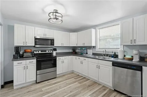 2495 NE Hickory Avenue Jensen Beach FL 34957