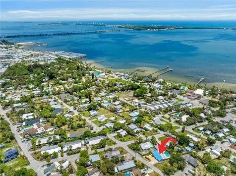 2495 NE Hickory Avenue Jensen Beach FL 34957