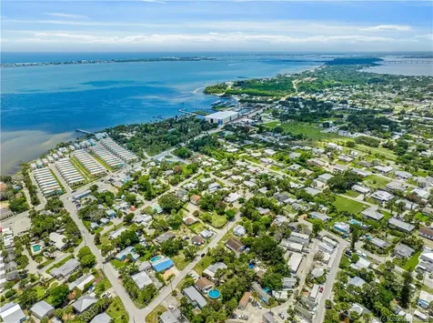2495 NE Hickory Avenue Jensen Beach FL 34957