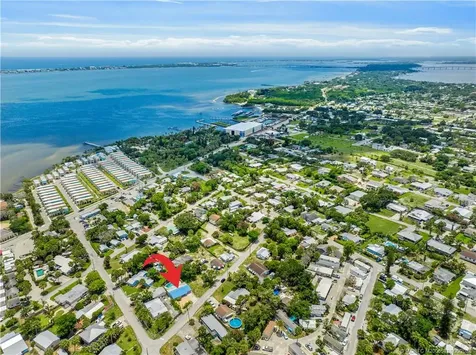 2495 NE Hickory Avenue Jensen Beach FL 34957
