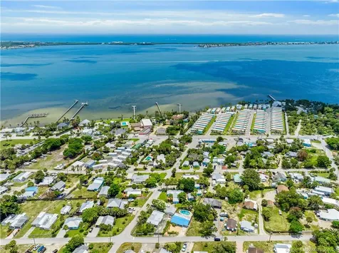 2495 NE Hickory Avenue Jensen Beach FL 34957