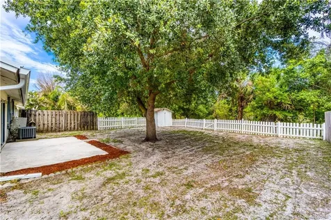 1240 SE Saint Lawrence Way Stuart FL 34997