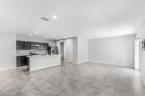 3351 Liberty Square Way Fort Pierce FL 34982