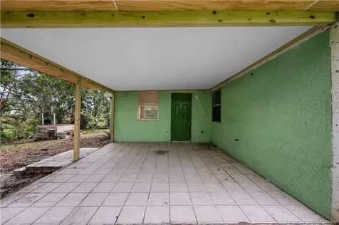 645 SW Nichols Terrace Port St Lucie FL 34953
