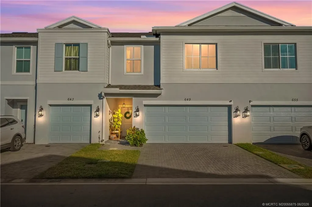 649 NE Waters Edge Lane Port St Lucie FL 34983