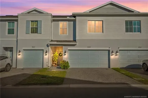 649 NE Waters Edge Lane Port St Lucie FL 34983