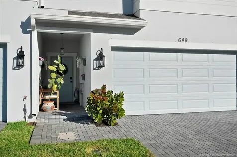 649 NE Waters Edge Lane Port St Lucie FL 34983