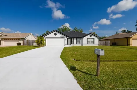 1225 SW Hunnicut Avenue SW Port St Lucie FL 34953