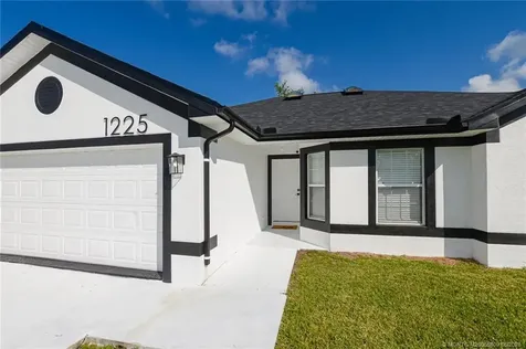 1225 SW Hunnicut Avenue SW Port St Lucie FL 34953