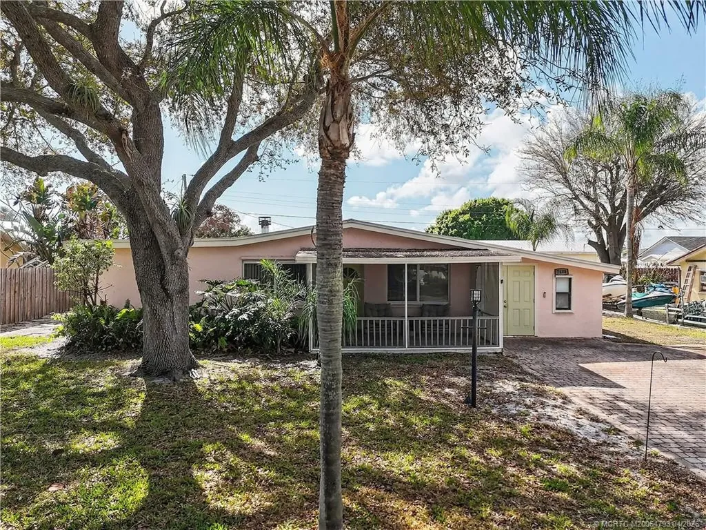 7408 SE Bruce Terrace Hobe Sound FL 33455