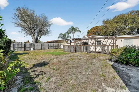 7408 SE Bruce Terrace Hobe Sound FL 33455