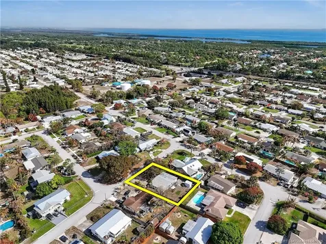 7408 SE Bruce Terrace Hobe Sound FL 33455