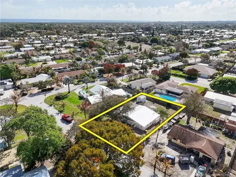 7408 SE Bruce Terrace Hobe Sound FL 33455