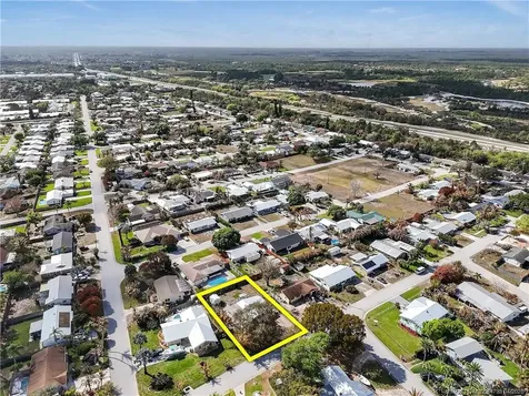 7408 SE Bruce Terrace Hobe Sound FL 33455