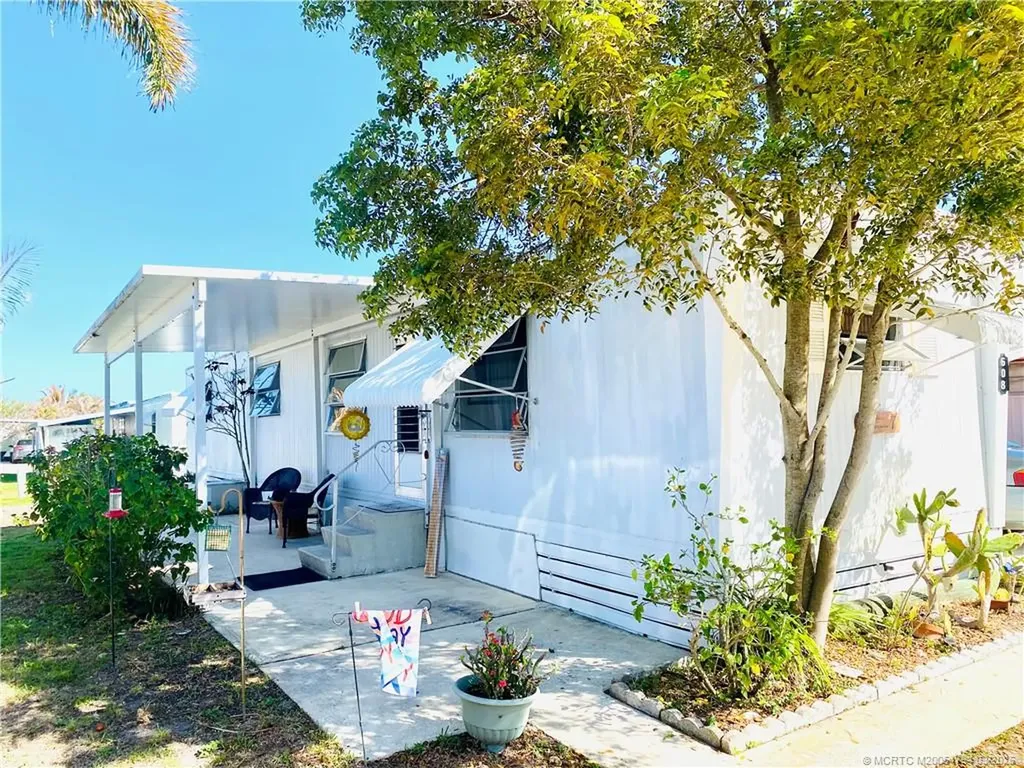 608 Garden View Way NE Jensen Beach FL 34957