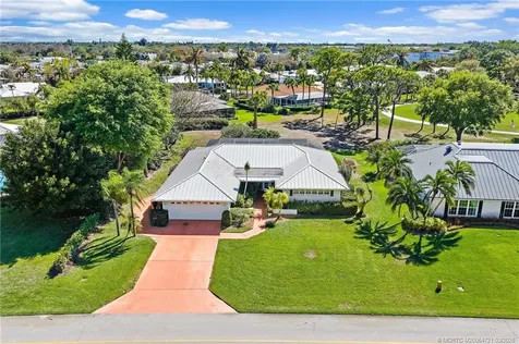 3011 SE Fairway W Stuart FL 34997