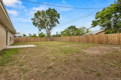 517 SW College Park Road Port St Lucie FL 34953
