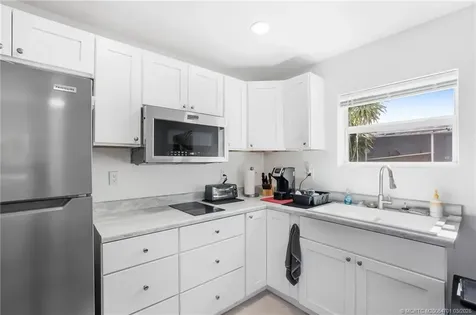 7932 SE Skylark Avenue Hobe Sound FL 33455