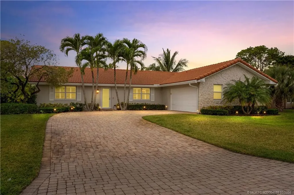 3952 SE Fairway W Stuart FL 34997