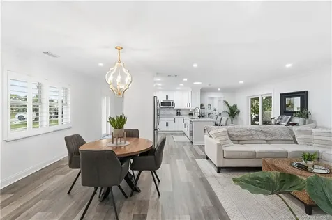 3952 SE Fairway W Stuart FL 34997