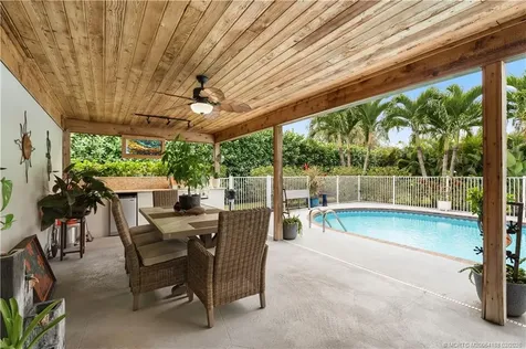 3952 SE Fairway W Stuart FL 34997