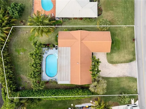 3952 SE Fairway W Stuart FL 34997