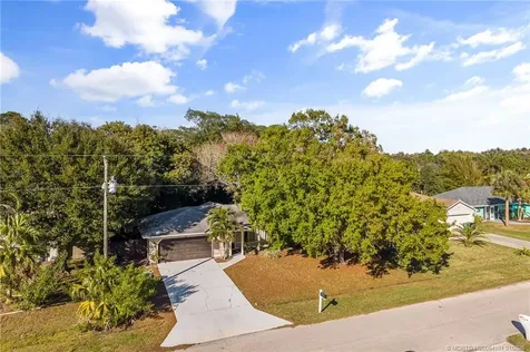 2381 SE Gillette Avenue Port St Lucie FL 34952