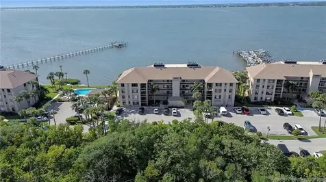 4680 NE Sandpebble Trace Stuart FL 34996