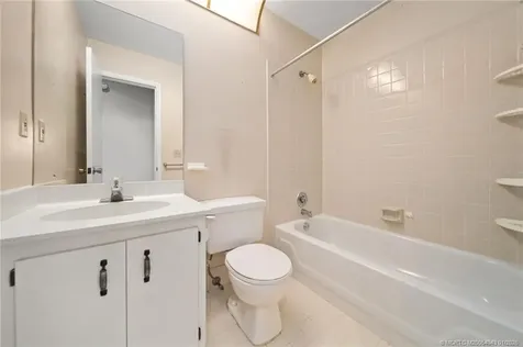 9095 SE Hobe Ridge Avenue Hobe Sound FL 33455