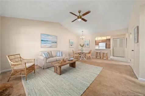 9095 SE Hobe Ridge Avenue Hobe Sound FL 33455