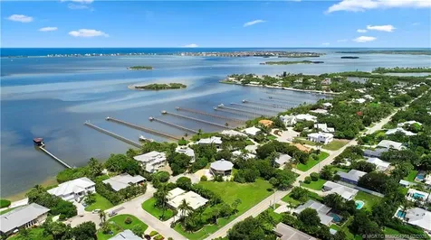 18 Cranes Nest Sewalls Point FL 34996