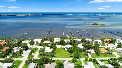 18 Cranes Nest Sewalls Point FL 34996