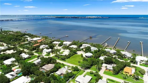 18 Cranes Nest Sewalls Point FL 34996