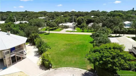 18 Cranes Nest Sewalls Point FL 34996