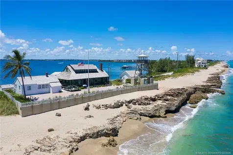 933 NE Sandalwood Place Jensen Beach FL 34957