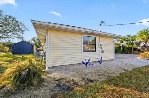 2111 SE Cayuga Court Port St Lucie FL 34952