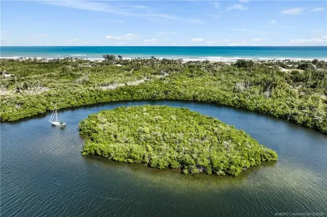 9058 SE Star Island Way Hobe Sound FL 33455